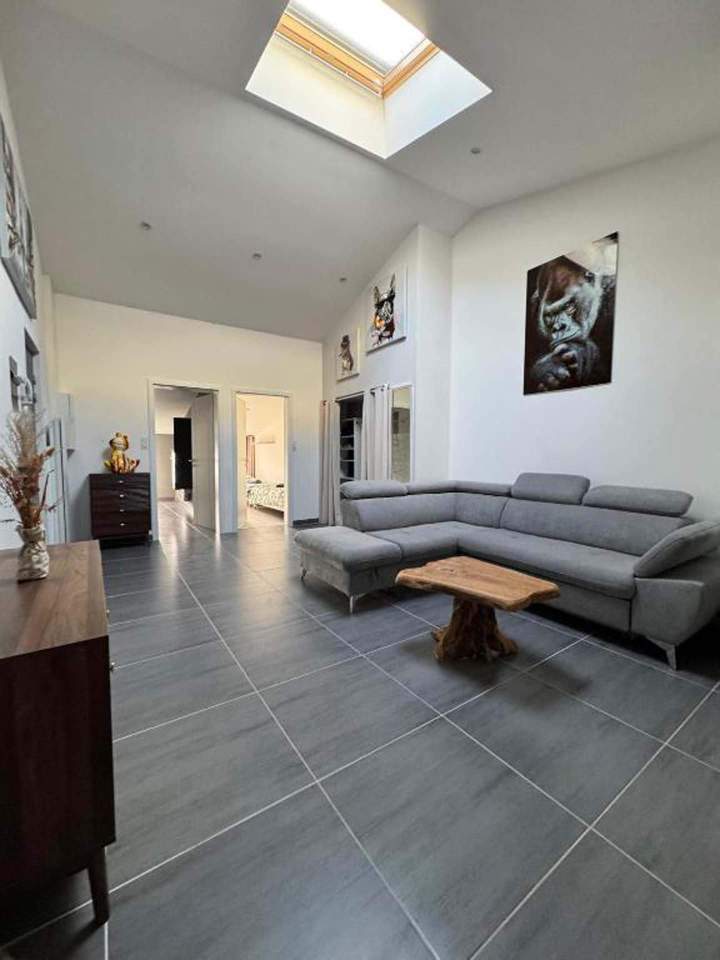 Spacious accommodation combining serenity, comfort, and character