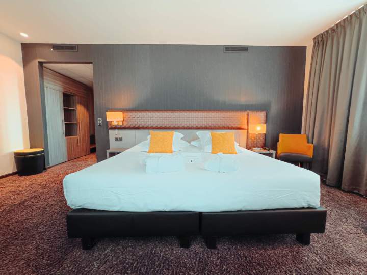 CHAMBRES DU MESS LIGHT 24